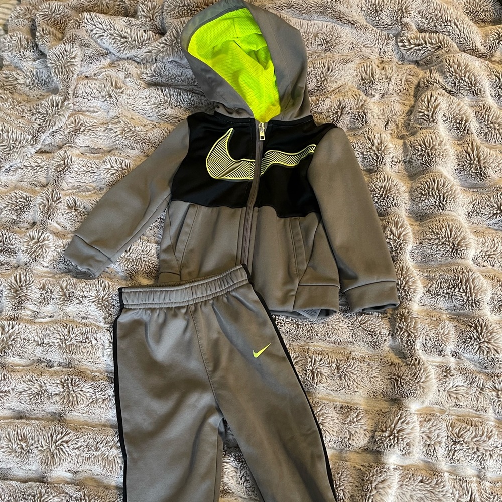 Toddler boys Nike track suit
